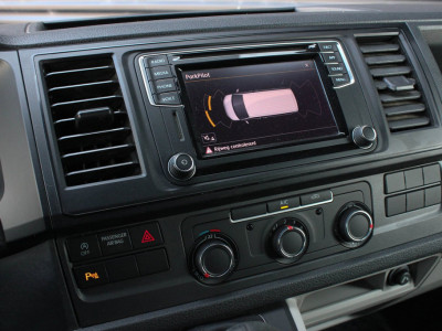 Volkswagen Transporter 2.0 TDI L2H1 150PK JB-EDITION / PDC / VERLAGINGSVEREN / LEDEREN BEKLEDING / FULL / APPLE CARPLAY /NAVIGATIE foto 17