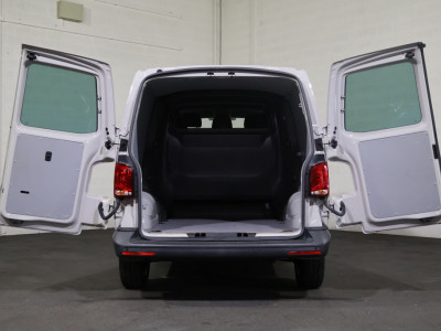 Volkswagen Transporter 2.0 TDI L2 H1 150pk Automaat DC foto 11