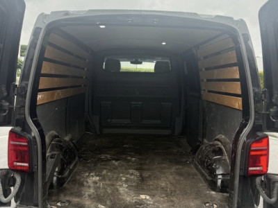 Volkswagen Transporter 2.0 TDI L2H1 28 Bulli Black Edition Virtual, Adaptieve Cruise, Camera, Carlay, LED, Stoelverwarming, Leder, 150pk, Automaat, Uniek! foto 11