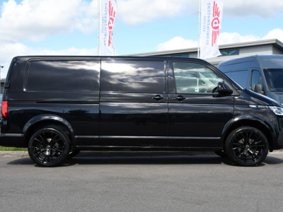 Volkswagen Transporter 2.0 TDI L2H1 30 Bulli Black Edition Virtual, Adaptieve Cruise, Camera, LED, Stoelverwarming, Trekhaak, Automaat, Multimedia, 150pk, Uniek! foto 10