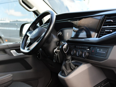 Volkswagen Transporter 2.0 TDI L2H1 30 Bulli Black Edition Virtual, Adaptieve Cruise, Camera, LED, Stoelverwarming, Trekhaak, Automaat, Multimedia, 150pk, Uniek! foto 18