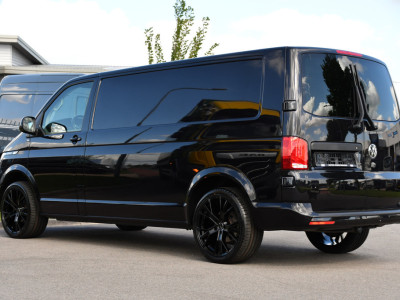 Volkswagen Transporter 2.0 TDI L2H1 30 Bulli Black Edition Virtual, Adaptieve Cruise, Camera, LED, Stoelverwarming, Trekhaak, Automaat, Multimedia, 150pk, Uniek! foto 3