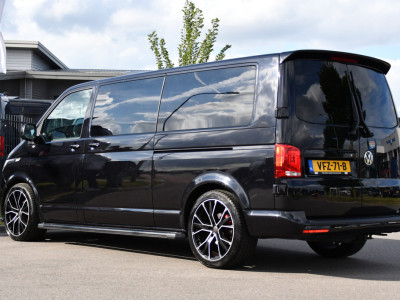Volkswagen Transporter 2.0 TDI L2H1 30 DC Bulli Black Edition Adaptieve Cruise, Virtual, Camera, Carplay, Stoelverwarming, LED, 2 x Schuifdeur, Automaat, Trekhaak, Sensoren, Uniek! foto 3