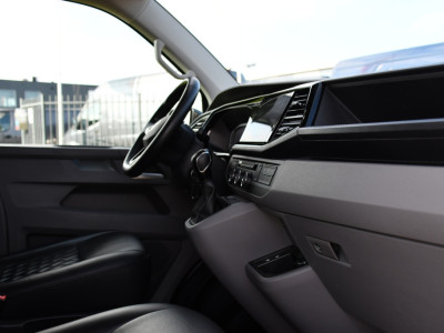 Volkswagen Transporter 2.0 TDI L2H1 30 DC Bulli Virtual, Adpatieve Cruise, Carplay, LED, Leder, Stoelverwarming, Trekhaak, Automaat, Uniek! foto 19