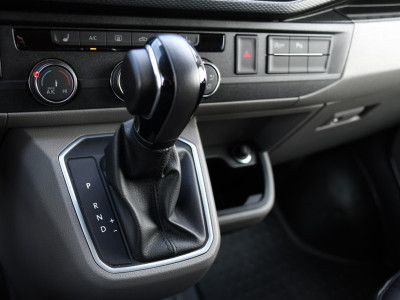 Volkswagen Transporter 2.0 TDI L2H1 30 DC Bulli Virtual, Adpatieve Cruise, Carplay, LED, Leder, Stoelverwarming, Trekhaak, Automaat, Uniek! foto 21