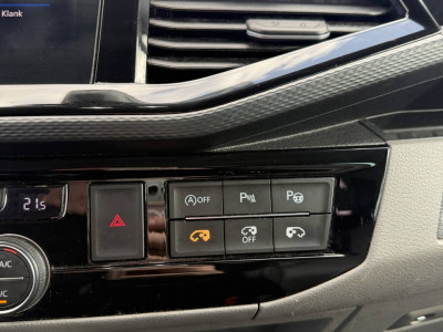Volkswagen Transporter 2.0 TDI L2H1 30 DC Caravelle Virtual, Adaptieve Cruise, Camera, 2 x Electrische deur, 199pk, LED, Leder, Clima, Stoelverwarming, Carplay, Automaat, Uniek! foto 14