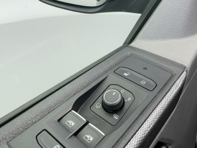 Volkswagen Transporter 2.0 TDI L2H1 30 DC Caravelle Virtual, Adaptieve Cruise, Camera, 2 x Electrische deur, 199pk, LED, Leder, Clima, Stoelverwarming, Carplay, Automaat, Uniek! foto 15