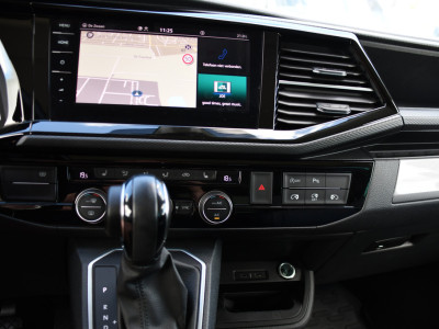 Volkswagen Transporter 2.0 TDI L2H1 32 DC Caravelle Virtual, Adaptieve Cruise, Carplay, LED, Leder, 2 x Electrische deur, Automaat, Clima, Stoelverwarming, Uniek! Bulli / Highline foto 18