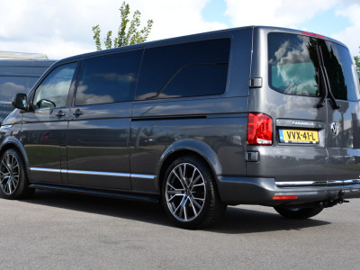 Volkswagen Transporter 2.0 TDI L2H1 32 DC Caravelle Virtual, Adaptieve Cruise, Carplay, LED, Leder, 2 x Electrische deur, Automaat, Clima, Stoelverwarming, Uniek! Bulli / Highline foto 3