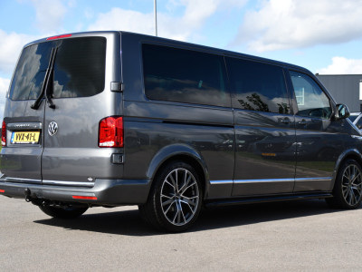 Volkswagen Transporter 2.0 TDI L2H1 32 DC Caravelle Virtual, Adaptieve Cruise, Carplay, LED, Leder, 2 x Electrische deur, Automaat, Clima, Stoelverwarming, Uniek! Bulli / Highline foto 6