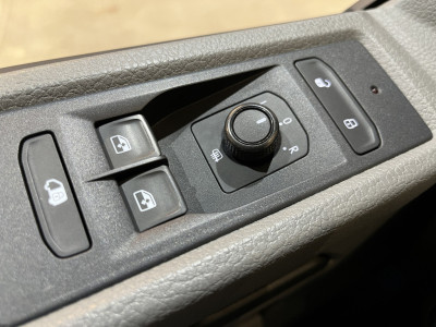 Volkswagen Transporter 2.0 TDI L2H1 4Motion 4X4 150 PK Servicebus / Sortimo Inrichting / Euro 6 / 220V. / Airco / CarPlay / Camera / Trekhaak / Cruise Control / Navigatie / Klep foto 12