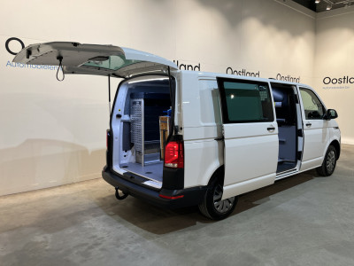 Volkswagen Transporter 2.0 TDI L2H1 4Motion 4X4 150 PK Servicebus / Sortimo Inrichting / Euro 6 / 220V. / Airco / CarPlay / Camera / Trekhaak / Cruise Control / Navigatie / Klep foto 2