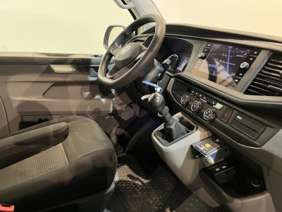 Volkswagen Transporter 2.0 TDI L2H1 4Motion 4X4 150 PK Servicebus / Sortimo Inrichting / Euro 6 / 220V. / Airco / CarPlay / Camera / Trekhaak / Cruise Control / Navigatie / Klep foto 3