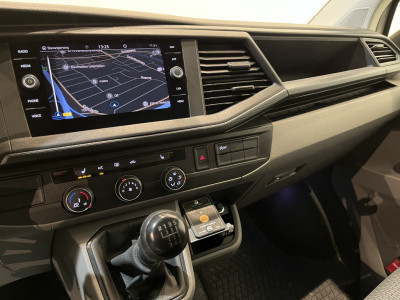 Volkswagen Transporter 2.0 TDI L2H1 4Motion 4X4 150 PK Servicebus / Sortimo Inrichting / Euro 6 / 220V. / Airco / CarPlay / Camera / Trekhaak / Cruise Control / Navigatie / Klep foto 7