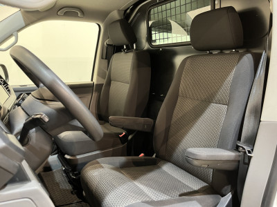 Volkswagen Transporter 2.0 TDI L2H1 4Motion 4X4 150 PK Servicebus / Sortimo Inrichting / Euro 6 / 220V. / Airco / CarPlay / Camera / Trekhaak / Cruise Control / Navigatie / Klep foto 8