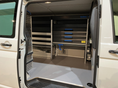 Volkswagen Transporter 2.0 TDI L2H1 4Motion 4X4 150 PK / Servicebus / Sortimo Inrichting / Euro 6 / Airco / Camera / Trekhaak / Cruise Control / Navigatie / Klep / Imperiaal foto 21