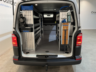Volkswagen Transporter 2.0 TDI L2H1 4Motion 4X4 150 PK / Servicebus / Sortimo Inrichting / Euro 6 / Airco / Camera / Trekhaak / Cruise Control / Navigatie / Klep / Imperiaal foto 4