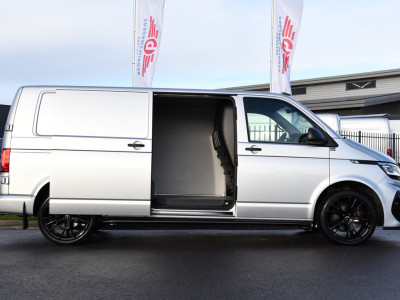 Volkswagen Transporter 2.0 TDI L2H1 ABT Edition Carplay, Stoelverwarming, Sensoren, Adapteive Cruise, LED, 150pk, Automaat, Standkachel, Multimedia, Uniek! foto 11