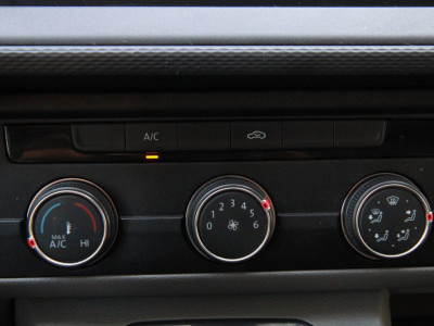 Volkswagen Transporter 2.0 TDI L2H1 App connect / Imperiaal / Camera / Trekhaak / 3 zits 18