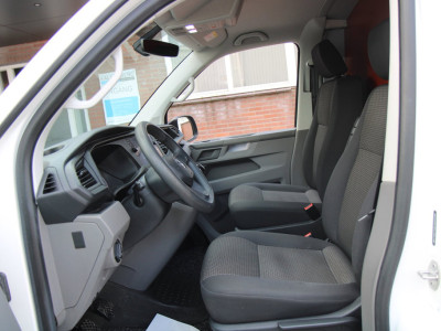 Volkswagen Transporter 2.0 TDI L2H1 Comfort / Navi / App connect / Cruise / Trekhaak 3