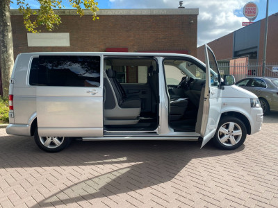 Volkswagen Transporter 2.0 TDI L2H1 DC Comfortline / Automaat / Airco / Navigatie / Euro5 / 180PK / Cruise Control / PDC / Sport / foto 4