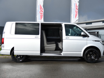 Volkswagen Transporter 2.0 TDI L2H1 DC PB Edition MARGE! Cruise, Carplay, Airco, 150pk, Sensoren, Trekhaak, Multimedia, Automaat, Uniek! foto 11
