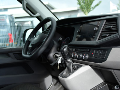 Volkswagen Transporter 2.0 TDI L2H1 DC PB Edition MARGE! Cruise, Carplay, Airco, 150pk, Sensoren, Trekhaak, Multimedia, Automaat, Uniek! foto 18