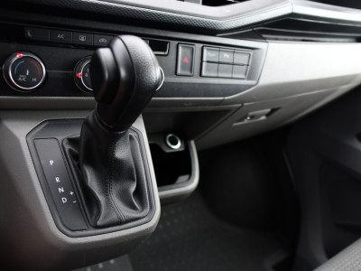 Volkswagen Transporter 2.0 TDI L2H1 DC PB Edition MARGE! Cruise, Carplay, Airco, 150pk, Sensoren, Trekhaak, Multimedia, Automaat, Uniek! foto 20