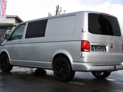 Volkswagen Transporter 2.0 TDI L2H1 DC PB Edition MARGE! Cruise, Carplay, Airco, 150pk, Sensoren, Trekhaak, Multimedia, Automaat, Uniek! foto 3