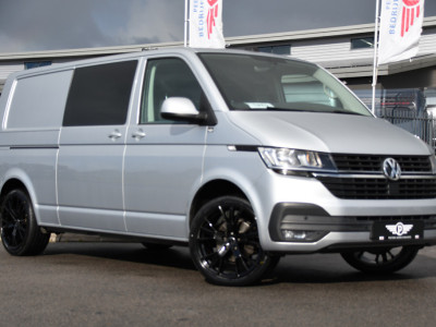 Volkswagen Transporter 2.0 TDI L2H1 DC PB Edition MARGE! Cruise, Carplay, Airco, 150pk, Sensoren, Trekhaak, Multimedia, Automaat, Uniek! foto 6