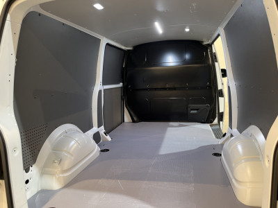 Volkswagen Transporter 2.0 TDI L2H1 / Euro 6 / Schuifdeur L + R / Airco / CarPlay / Cruise Control  / Camera / Trekhaak / 3-Zits / 64.300 KM !! foto 14
