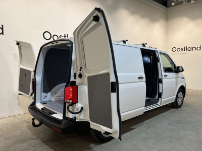 Volkswagen Transporter 2.0 TDI L2H1 / Euro 6 / Schuifdeur L + R / Airco / CarPlay / Cruise Control  / Camera / Trekhaak / 3-Zits / 64.300 KM !! foto 2