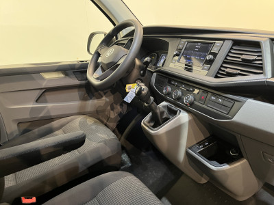 Volkswagen Transporter 2.0 TDI L2H1 / Euro 6 / Schuifdeur L + R / Airco / CarPlay / Cruise Control  / Camera / Trekhaak / 3-Zits / 64.300 KM !! foto 3