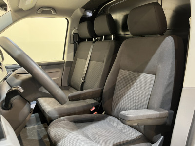 Volkswagen Transporter 2.0 TDI L2H1 / Euro 6 / Schuifdeur L + R / Airco / CarPlay / Cruise Control  / Camera / Trekhaak / 3-Zits / 64.300 KM !! foto 8