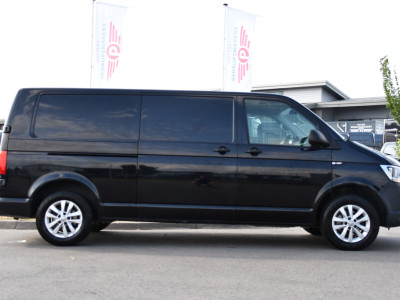 Volkswagen Transporter 2.0 TDI L2H1 Highline Cruise, Stoelverwarming, 140pk, Trekhaak, Sensoren, Multimedia, Voorruit verwarming, Uniek! 10