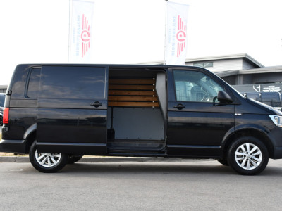 Volkswagen Transporter 2.0 TDI L2H1 Highline Cruise, Stoelverwarming, 140pk, Trekhaak, Sensoren, Multimedia, Voorruit verwarming, Uniek! 11