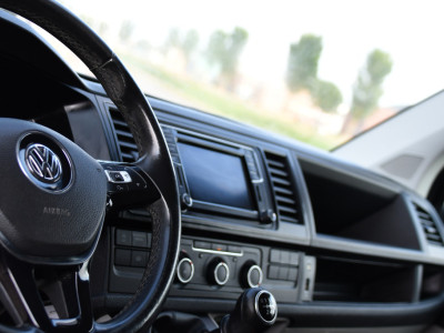 Volkswagen Transporter 2.0 TDI L2H1 Highline Cruise, Stoelverwarming, 140pk, Trekhaak, Sensoren, Multimedia, Voorruit verwarming, Uniek! 13