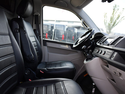 Volkswagen Transporter 2.0 TDI L2H1 Highline Cruise, Stoelverwarming, 140pk, Trekhaak, Sensoren, Multimedia, Voorruit verwarming, Uniek! 18