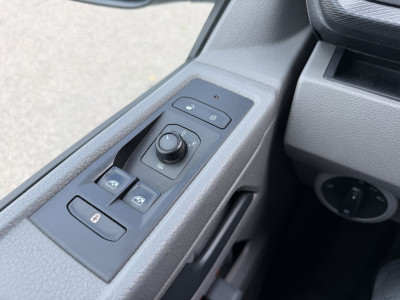 Volkswagen Transporter 2.0 TDI L2H1 Trekhaak / App connect / Imperiaal / cruise foto 21