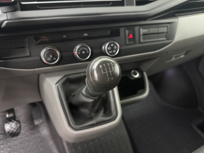 Volkswagen Transporter 2.0TDI Lang | Imperiaal | Trekhaak | Multimedia | Camera | Airco | 3-Zits | Betimmering foto 17