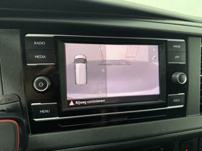 Volkswagen Transporter 2.0TDI Lang | Imperiaal | Trekhaak | Multimedia | Camera | Airco | 3-Zits | Betimmering foto 19