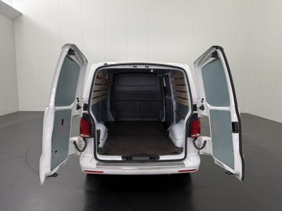Volkswagen Transporter 2.0TDI Lang | Imperiaal | Trekhaak | Multimedia | Camera | Airco | 3-Zits | Betimmering foto 4