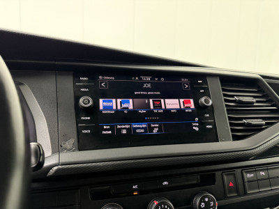 Volkswagen Transporter 2.0TDi 150PK Business | Achterdeuren | Navigatie | Camera | Airco | 3-Zits | Cruise 18