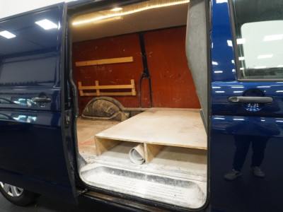 Volkswagen Transporter 2.5 TDI 130PK L2 Automaat - Airco - Cruise - Trekhaak - €4.900,- Ex. BTW foto 10