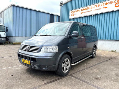 Volkswagen Transporter T5 DOUBLE CAB 5-CILINDER (6 GEARS MANUAL GEARBOX / AIRCONDITIONING / 5 SEATS / ETC.