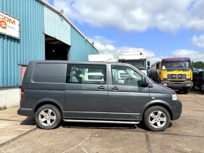 Volkswagen Transporter T5 DOUBLE CAB 5-CILINDER (6 GEARS MANUAL GEARBOX / AIRCONDITIONING / 5 SEATS / ETC. 4
