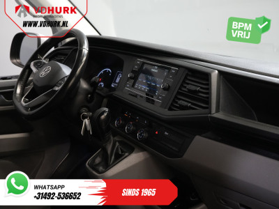 Volkswagen Transporter T6.1 2.0 TDI L2 150 pk Aut. LED/ Adapt.Cruise/ Carplay/ Standkachel/ Stoelverw./ Airco/ Camera/ PDC/ 16?LMV/ Trekhaak foto 3