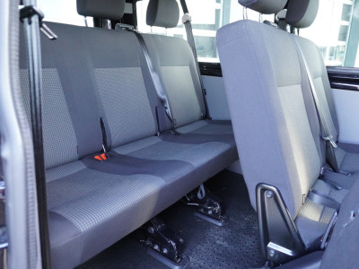 Volkswagen Transporter Kombi 2.0 TDI  150PK L2H1 9 Persoons nr. V120 | Airco | Cruise | Navi | trekhaak foto 15