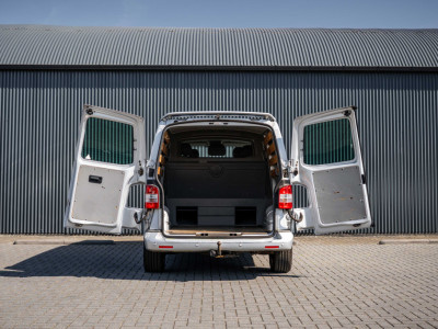 Volkswagen Transporter T5 L2H1 | Marge | 2.5 TDI | DC 5-Zits | 130 PK | 1ste Eigenaar | Cruise | Navi | Airco | Trekhaak foto 9