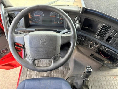 Volvo FH 13.440 GLOBETROTTER (12+2 GEARS MANUAL GEARBOX / EURO 5 / VBI-BRAKE / 2x TANK / AIRCONDITIONING / FRIDGE UNDER BED) 8